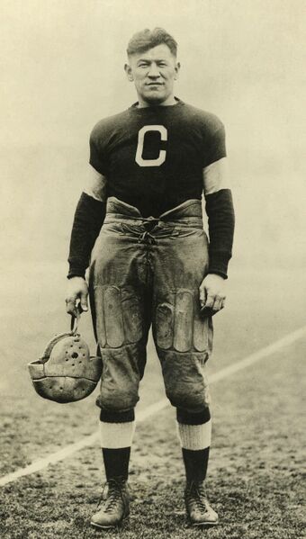 ملف:Jim Thorpe Canton Bulldogs 1915-20.jpg