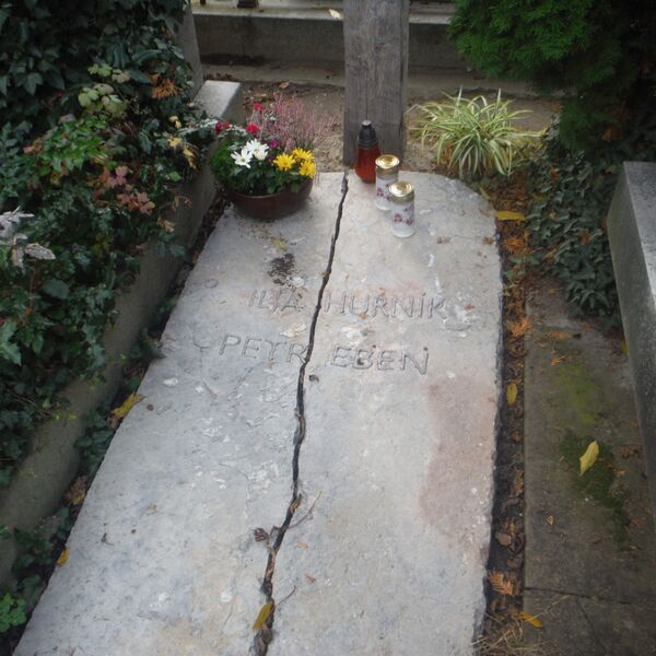ملف:Hrob P.Ebena.jpg