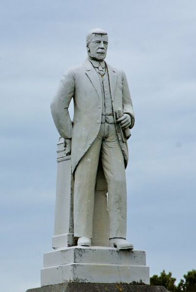 ملف:Joseph Ward Statue Cropped.jpg