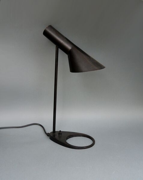ملف:Lamp arne-jacobsen.jpg