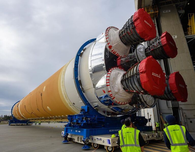 ملف:Spacelaunchsystem-enginesection-jan2020.jpg