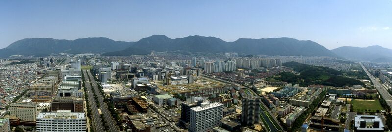ملف:Downtown Changwon (2010).jpg