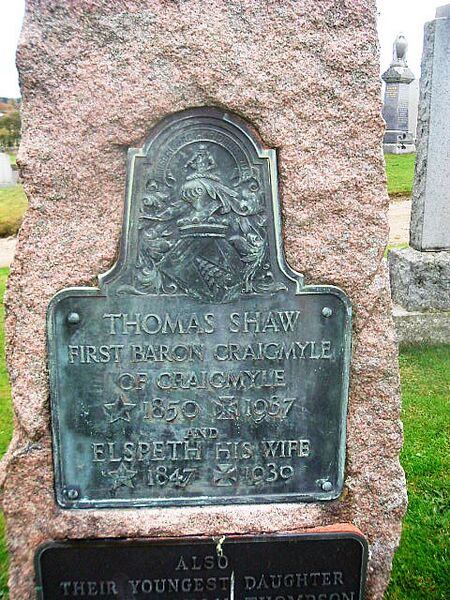 ملف:GraveOfBaronCraigmyle(StanleyHowe)Oct2005.jpg