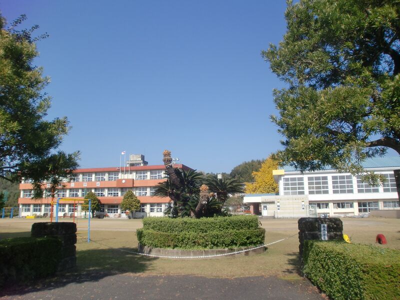 ملف:Noze Elementary School.JPG