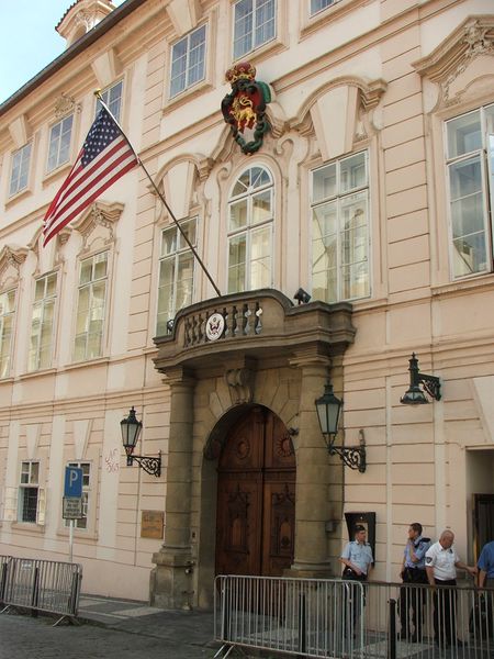 ملف:US embassy Prague 2847.JPG