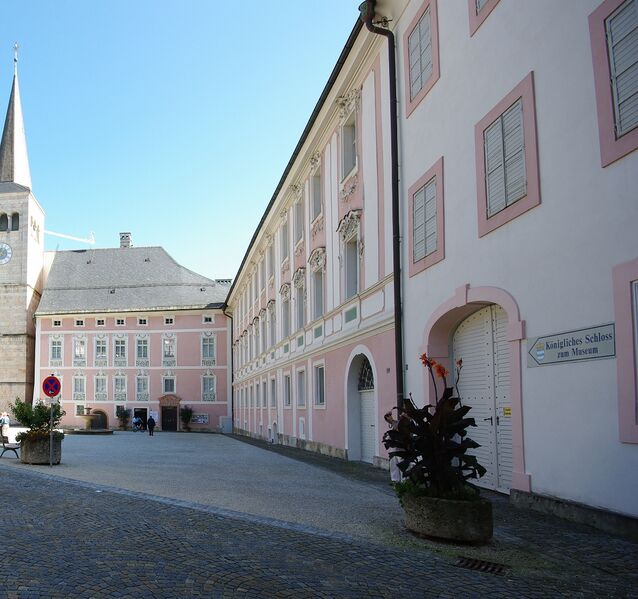 ملف:BGD Schlossplatz-2 02.jpg