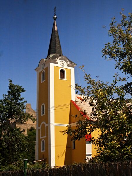 ملف:Beckov-Eglise clocher.jpg