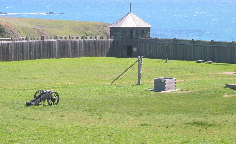 ملف:Fort Ross inside.jpg