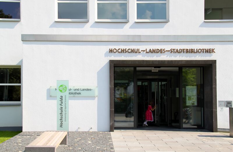 ملف:Hochschul-und-Landesbibliothek-Fulda.JPG
