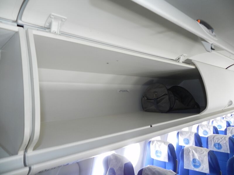 ملف:Overhead bins (6389156645).jpg