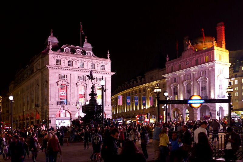 ملف:Pink Piccadilly Circus.jpg