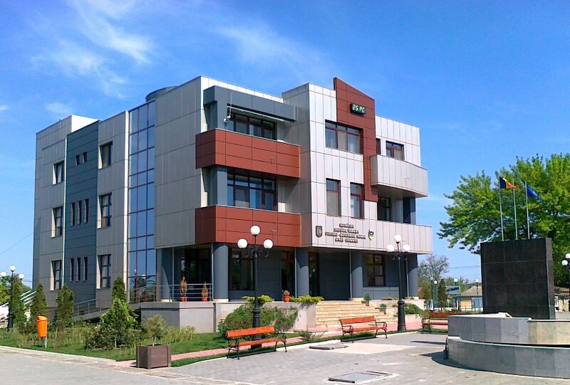 ملف:Town hall of Isaccea.jpg