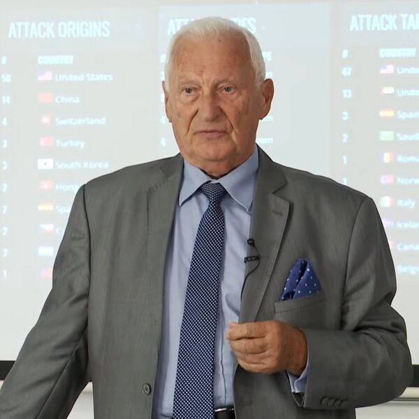 ملف:Brunon Hołyst.jpg