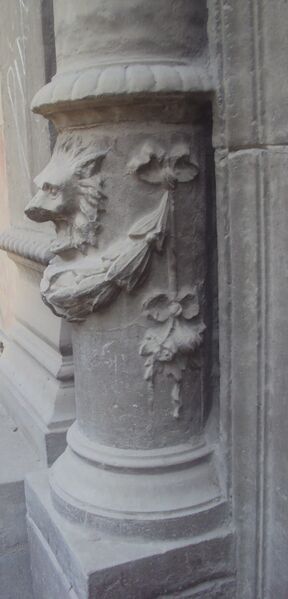 ملف:Columnadelpalacio11.JPG