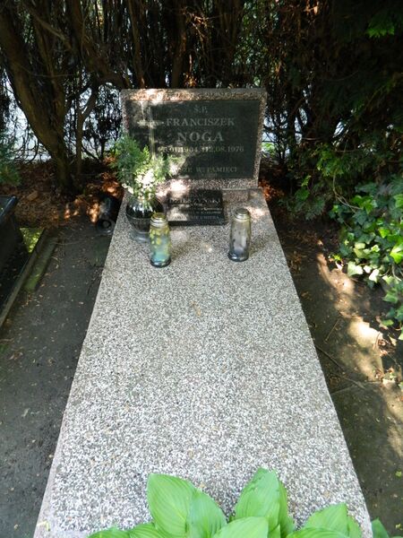 ملف:Grób Adama Dzieszyńskiego.jpg