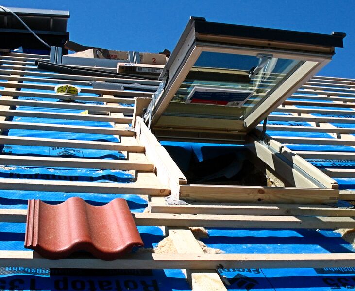 ملف:Harzer Pfanne auf Dachlattung.JPG