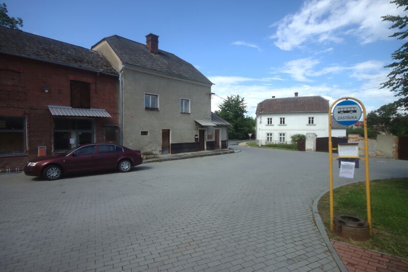 ملف:Hlivice, zastávka.jpg