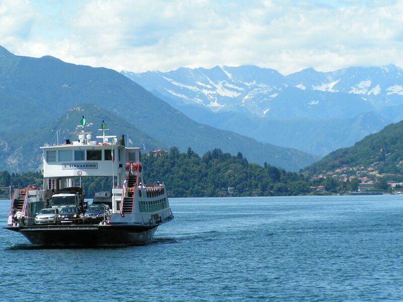 ملف:Lago Maggiore Traghetto.JPG