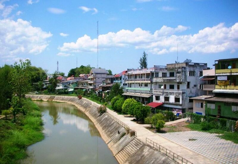 ملف:Ngao town-ngao river1793.JPG
