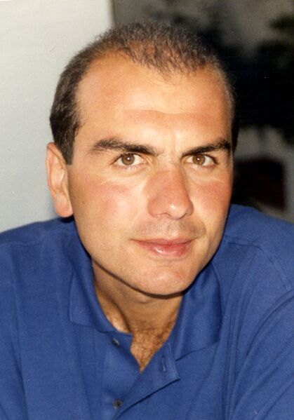 ملف:Nikos Karabelas 1992.jpg