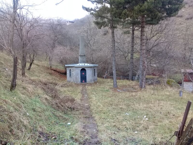 ملف:ԵԱԶ հուշարձան Ճակատենում.jpg