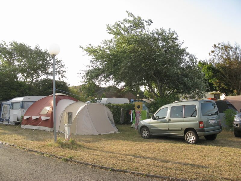 ملف:Camping site dawn.JPG