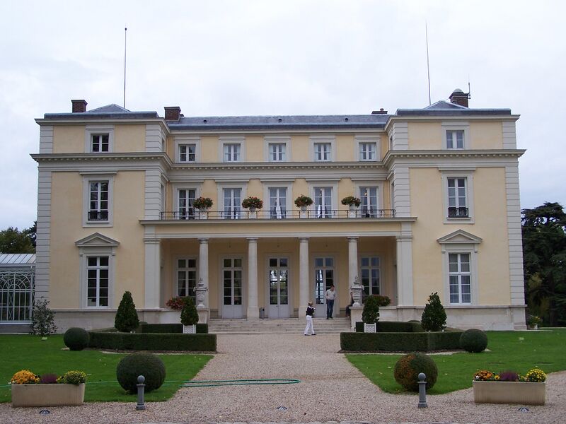 ملف:Louveciennes Château de Voisins.JPG