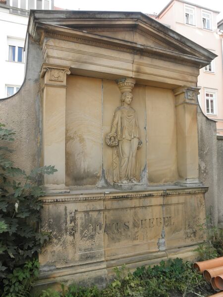 ملف:Lucius Hebel Grabmal.JPG