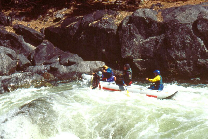 ملف:StanislausNF-Rafting.jpg