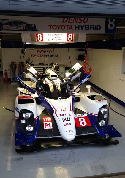 ملف:Toyota TS040 Silverstone Pits.JPG