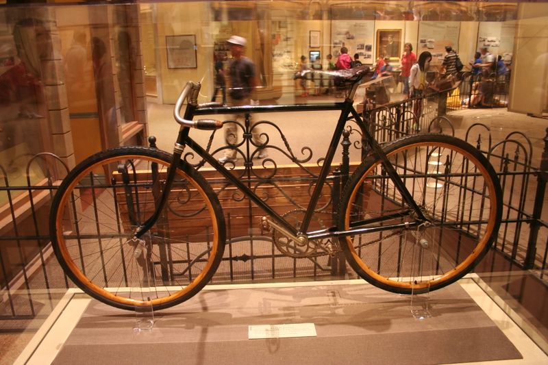 ملف:WrightBrothersBicycle.JPG