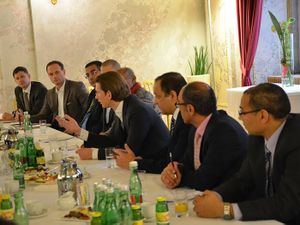 سيباستيان كورتس .. يجتمع مع مصريى النمسا لمناقشة قانون الإسلام الجديد