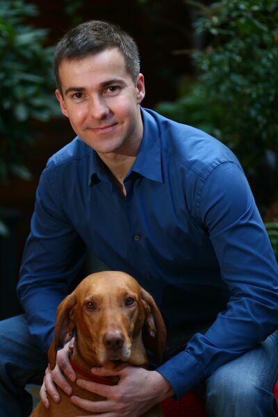 ملف:Ebershoff Photo with Elektra.JPG