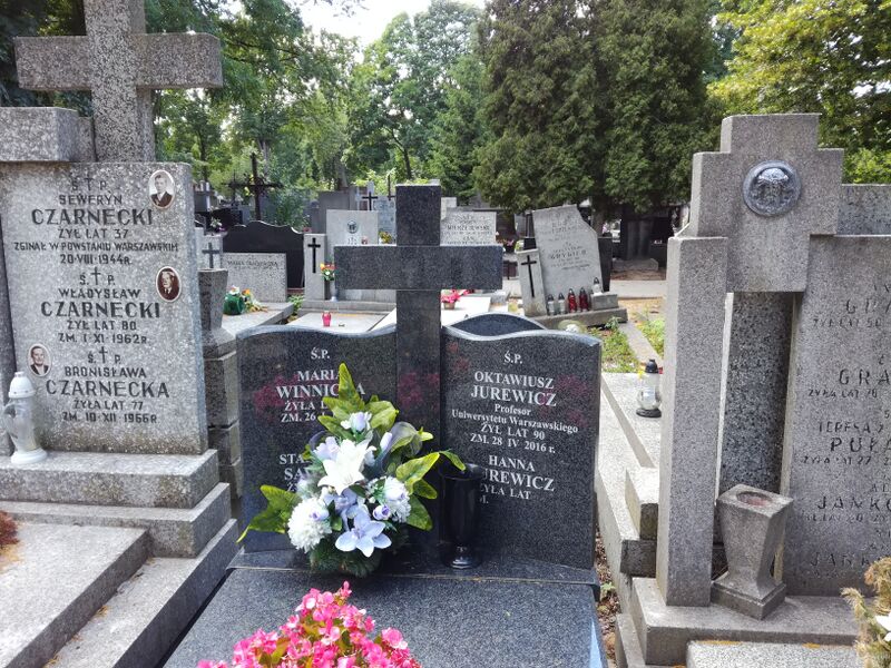 ملف:Grób Oktawiusza Jurewicza.jpg