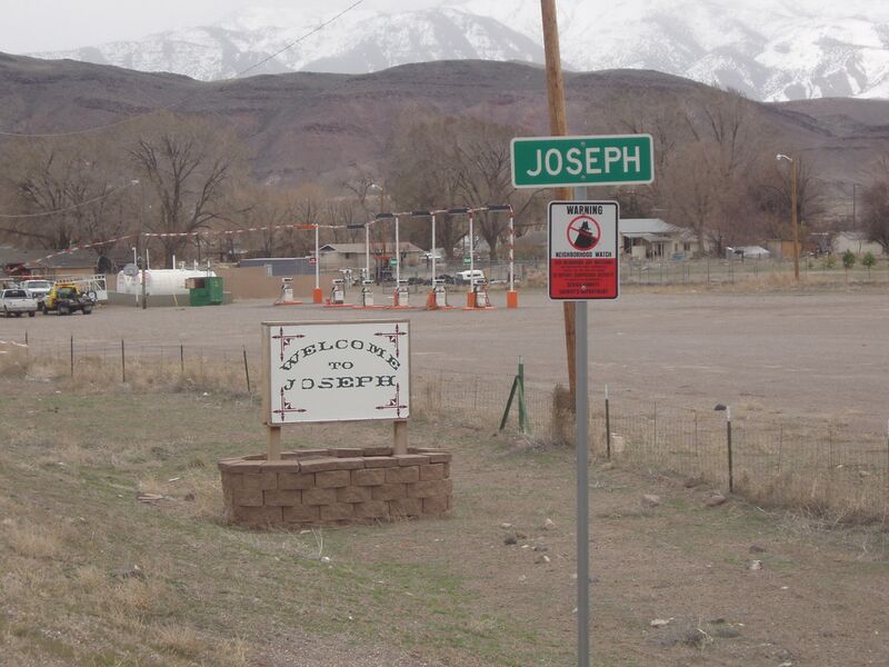 ملف:Joseph Utah welcome sign.jpeg
