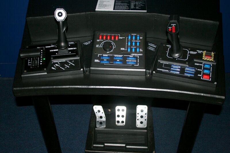 ملف:Steel Battalion controllers.jpg