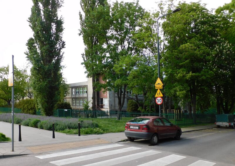 ملف:Szkoła 175 warszawa.jpg