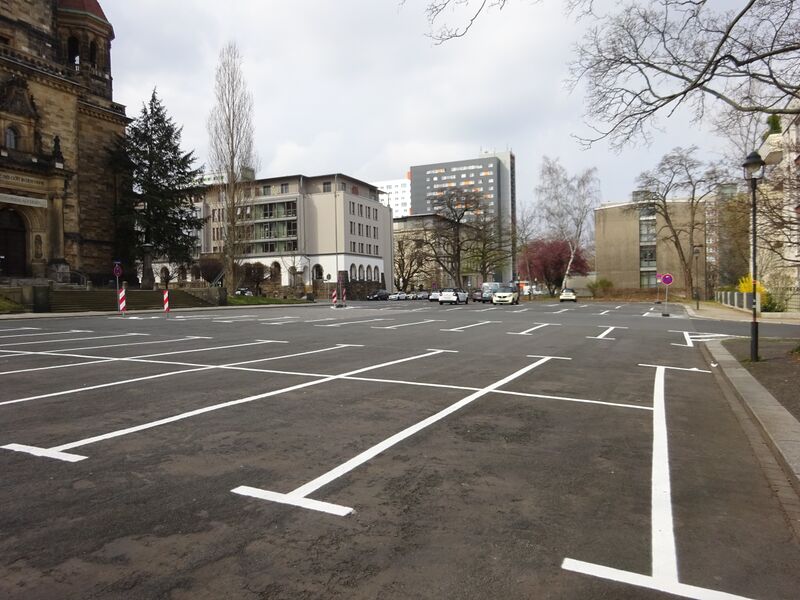 ملف:Parkplatz Lukasplatz Dresden 2020-04.jpg