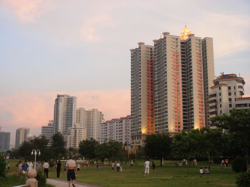 ملف:Qingyuan Riverside Park.JPG