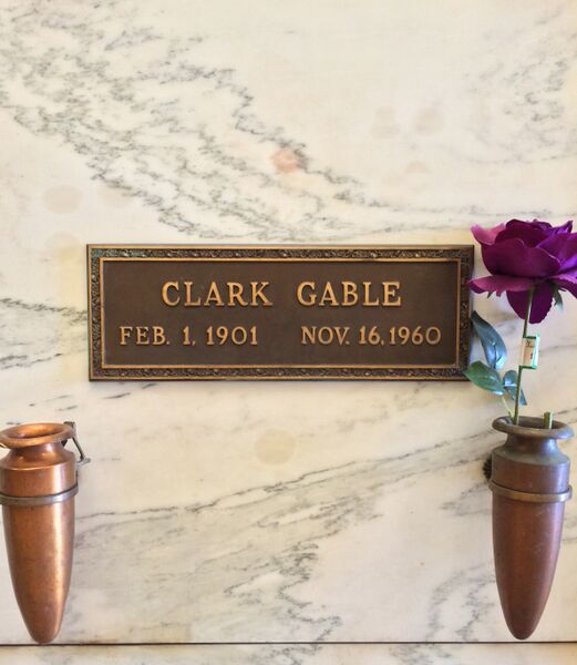 ملف:Clark Gable Grave.JPG