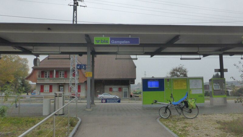 ملف:Gampelen railway station.jpg