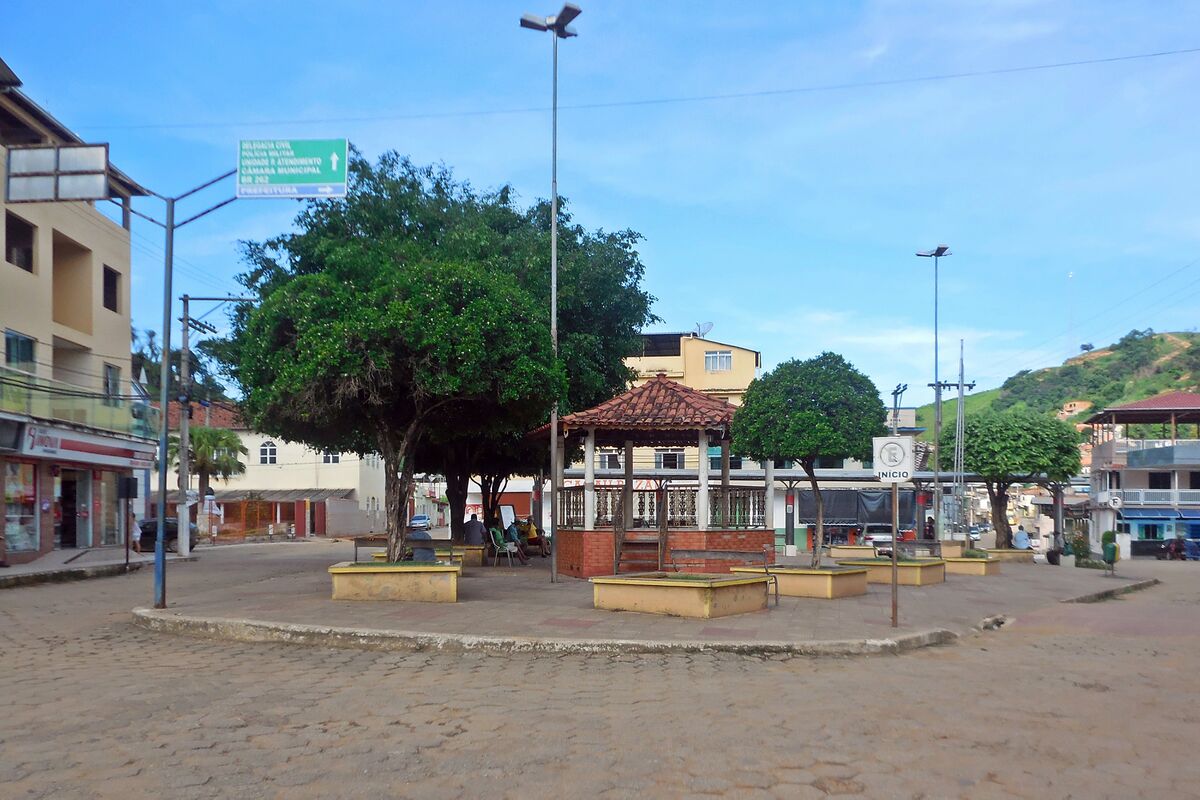 ملفVista da Praça Cônego João Pio, São José do Goiabal MG.JPG المعرفة