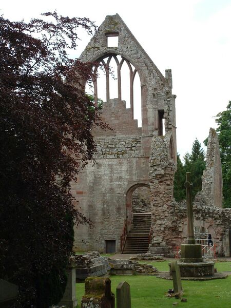 ملف:Dryburgh Abbey, Borders.jpg
