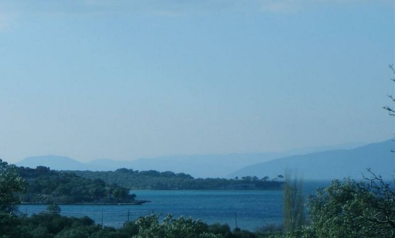 ملف:GaripIsland Dikili Turkey.jpg