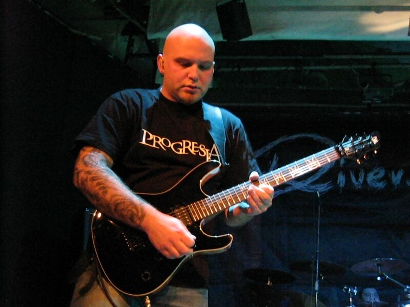 ملف:Piotr Grudzinski (Riverside).jpg