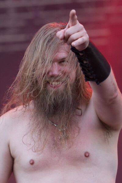 ملف:Amon Amarth-Johan Hegg-1144.jpg