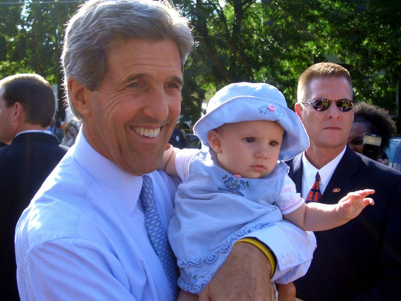 ملف:Kerry, baby, horizontal.jpg