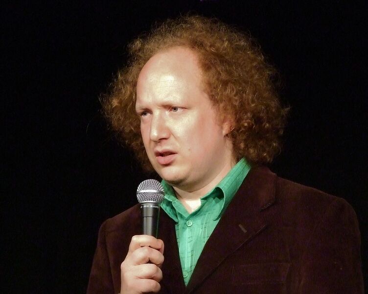 ملف:Andy Zaltzman (cropped).jpg