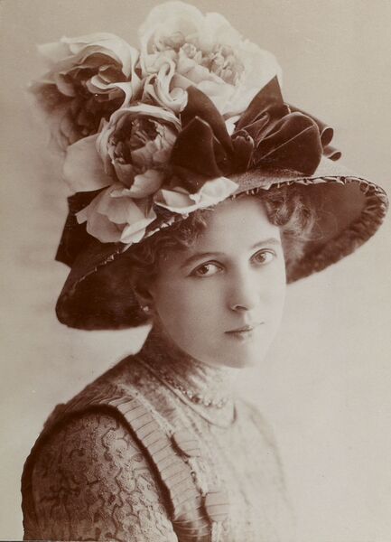 ملف:Blanche Denège par Reutlinger.jpeg