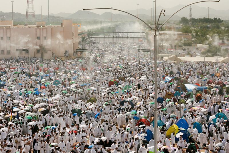 ملف:Crowds on the plain of Arafat - Flickr - Al Jazeera English.jpg